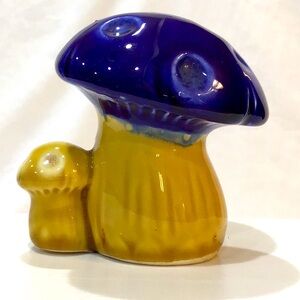 Single Mushroom Salt Shaker Decor